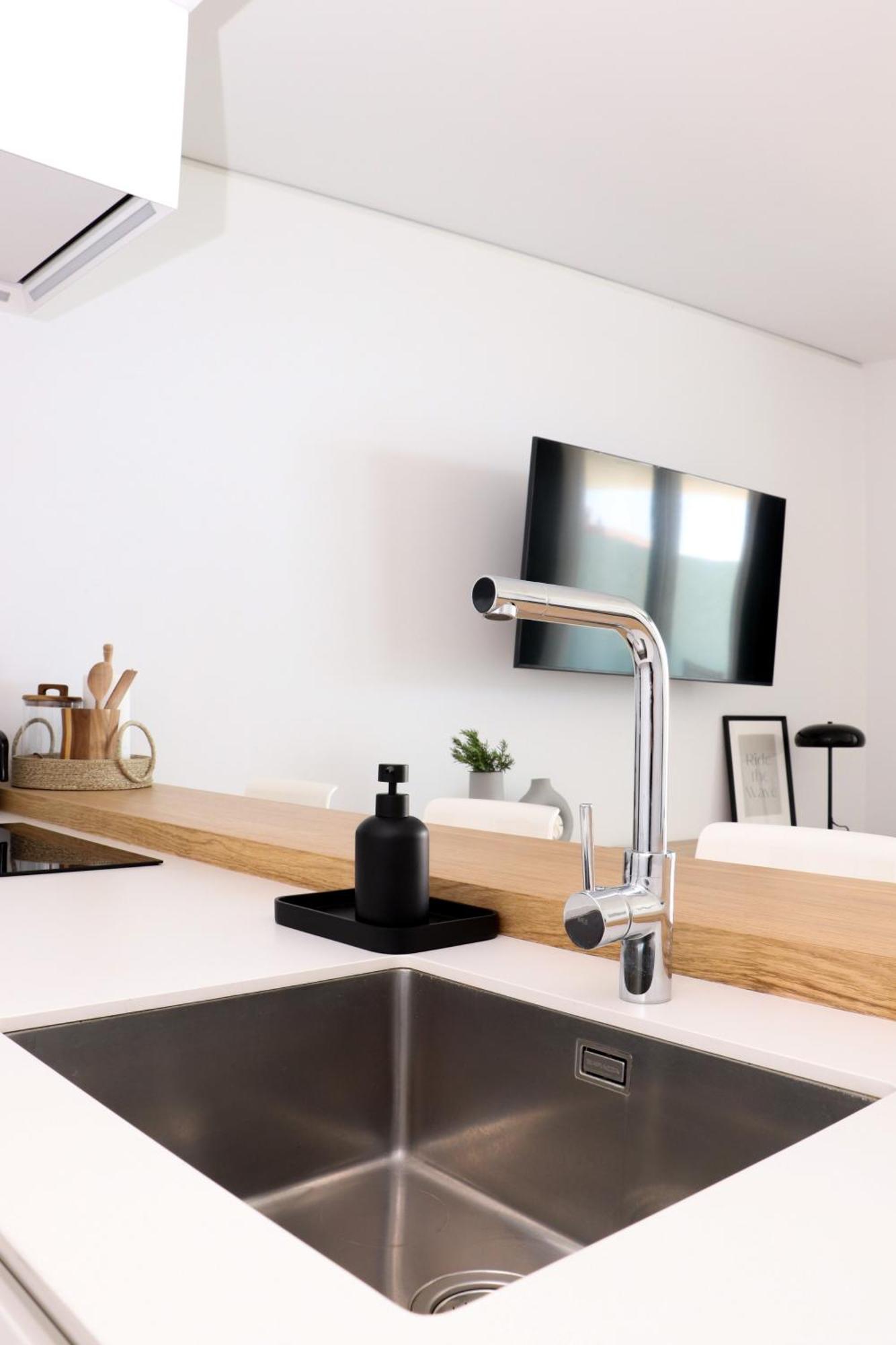 פואנגירולה Fantastic Apartment In The Wave Just Steps From Carvajal Beach - Pool And Free Parking מראה חיצוני תמונה