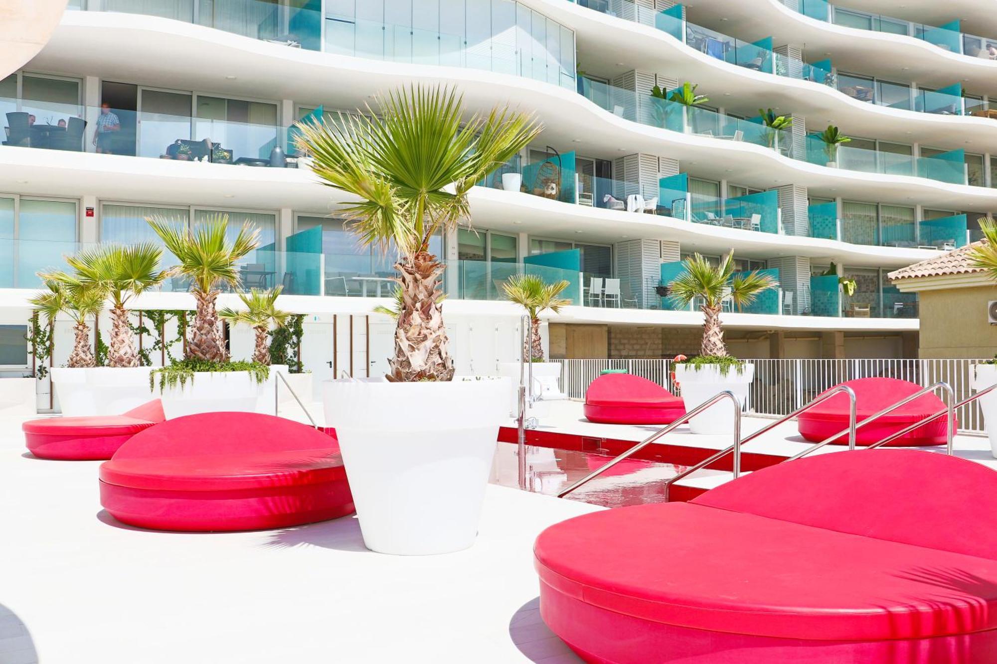פואנגירולה Fantastic Apartment In The Wave Just Steps From Carvajal Beach - Pool And Free Parking מראה חיצוני תמונה